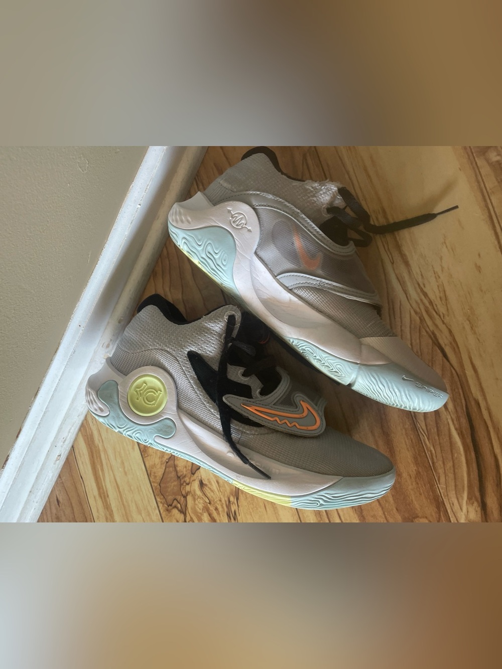 Nike Men's Gray, Mint and Orange Athletic Basketball Shoes size 8